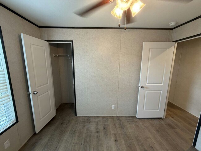 Building Photo - 131 Lakeside Garden Cir