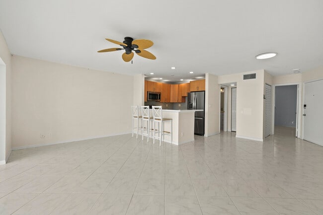 Building Photo - 400 Wilma Cir