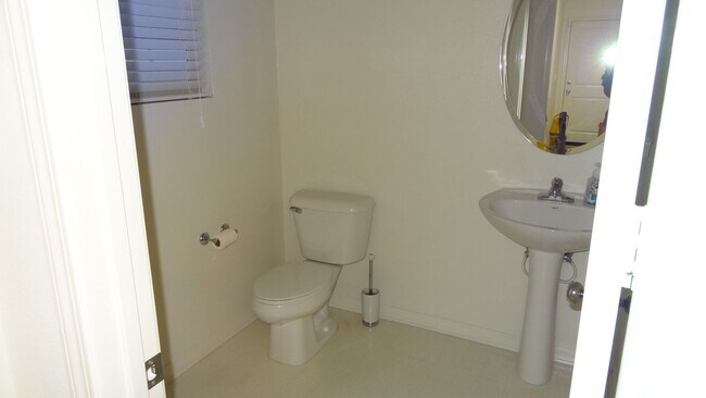 Building Photo - Beautiful 3 Bedroom / 2.5 Bathroom Perris Home with a Dream Kitchen