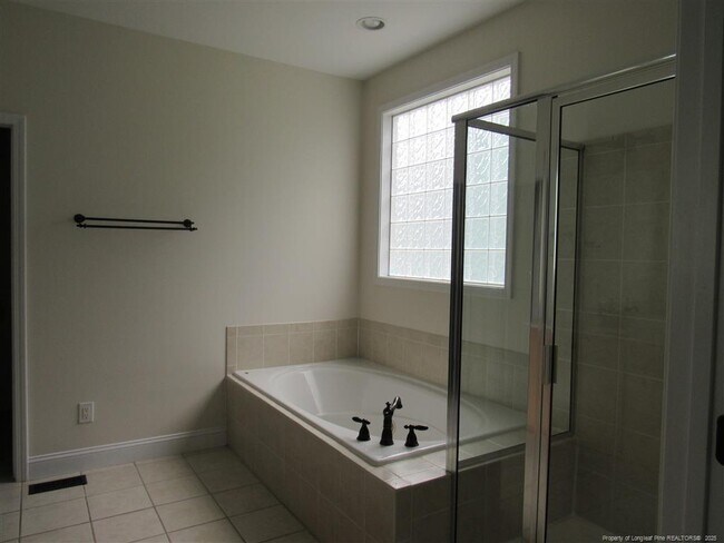 Building Photo - 167 Lamplighter Way