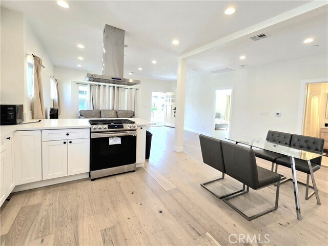 Building Photo - 1225 W 41st St