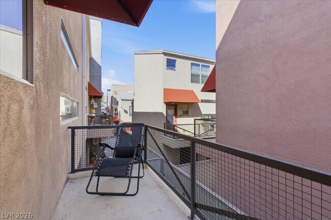 Building Photo - 250 Tower St