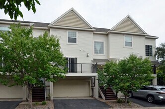 Building Photo - Spacious 4-Bed 3.5-Bath in Blaine - Available 6/10!