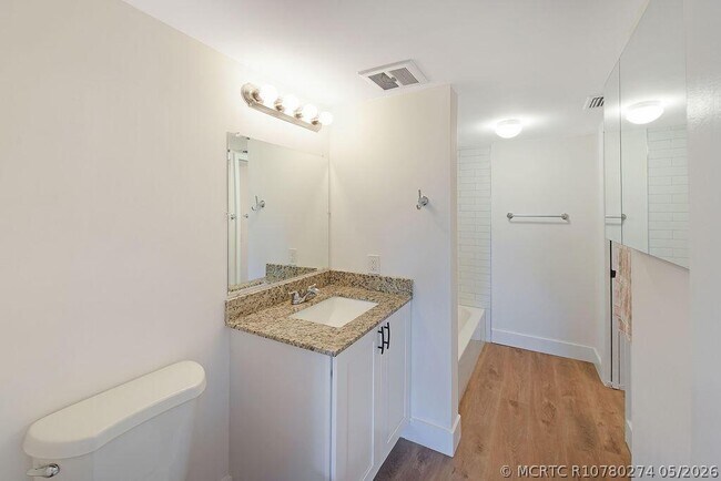 Building Photo - 1400 NE 57th Ct