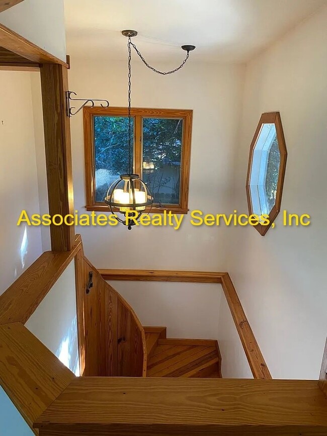 Building Photo - Charming 3 Bedroom w/ study that can be 4th bedroom, 3 Bath Home in Florida Park – Hardwood Floor...