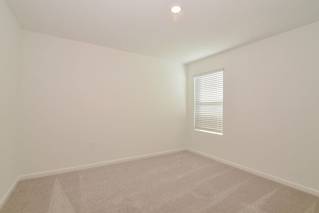 Building Photo - 1558 Jessica Blvd