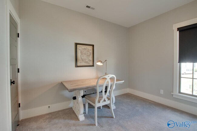 Building Photo - 32 Hillcrest Ave NW