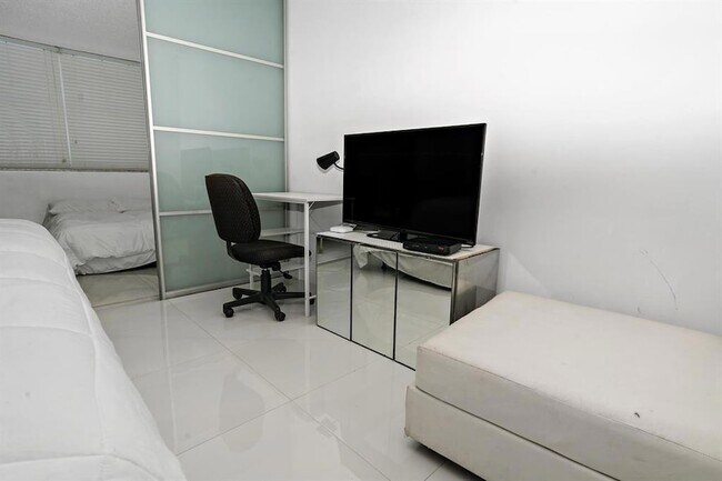 Building Photo - 1880 S Ocean Dr