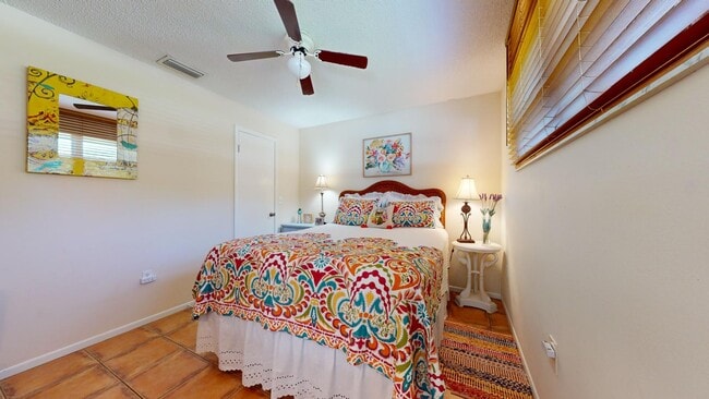 Building Photo - 5037 Village Garden Dr