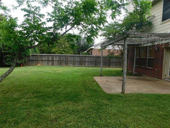 Building Photo - 2914 Bluegrass Ct