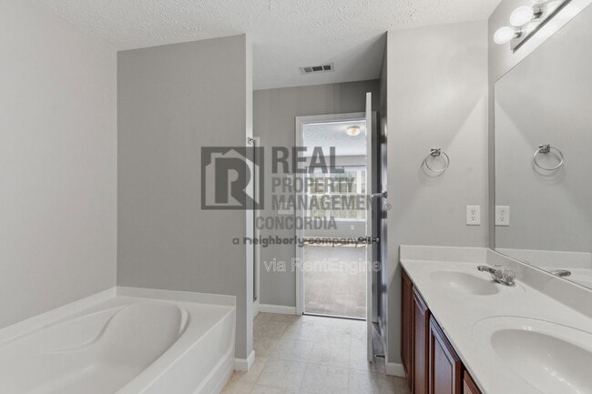 Building Photo - 1518 Hamden Dr