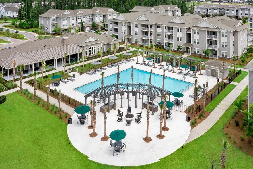 Building Photo - 195 N Creek Dr