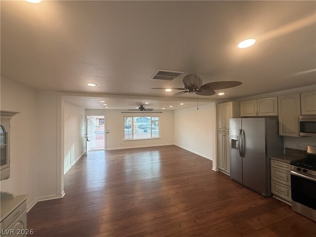 Building Photo - 1502 Christina Dr
