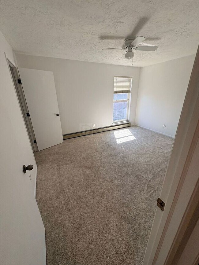 Building Photo - 1706 E 17th St