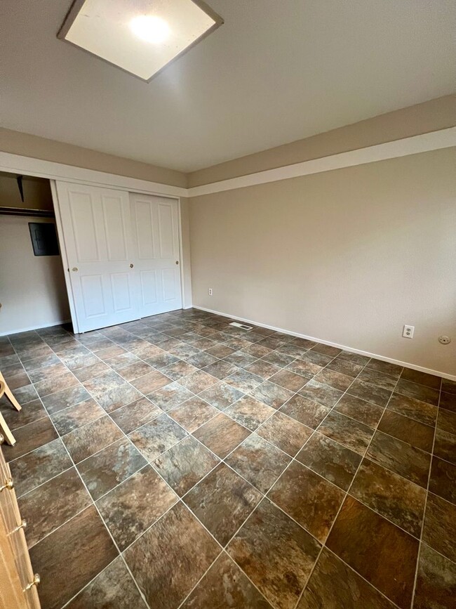 Building Photo - Single Level 2 Bedroom 2 bathroom townhome...