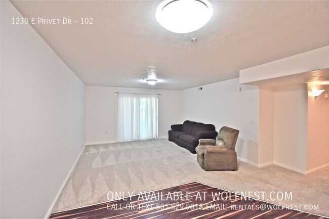 Building Photo - 1230 Privet Dr