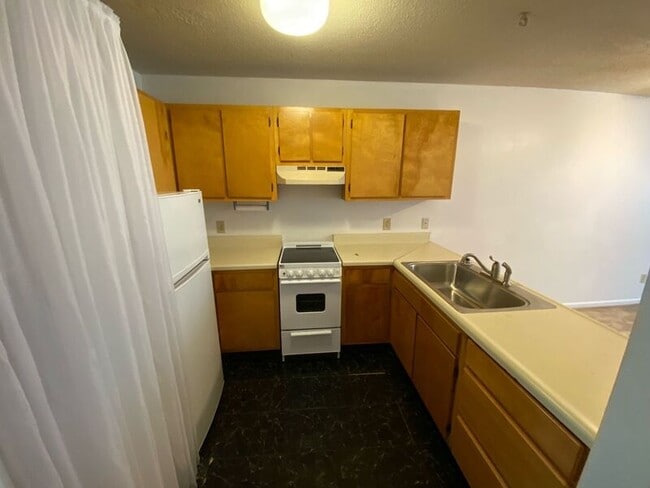 Building Photo - 150 Ligon St