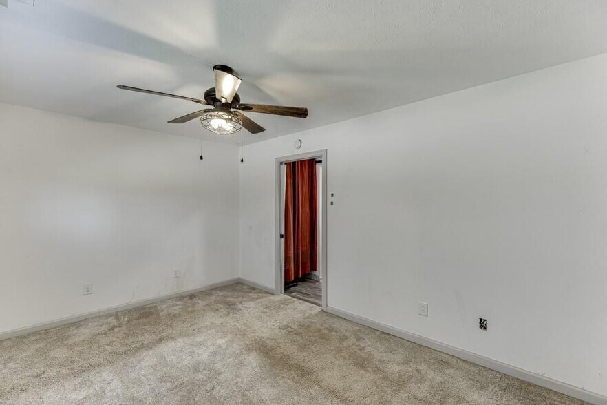 Building Photo - 1051 Gage Dr