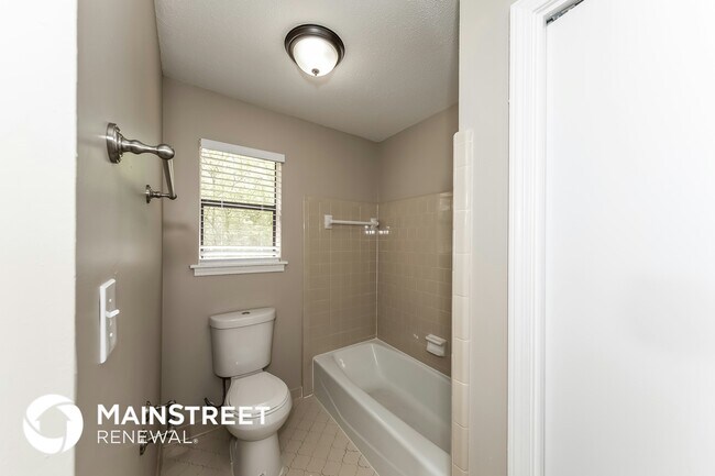 Building Photo - 813 7 Springs Dr