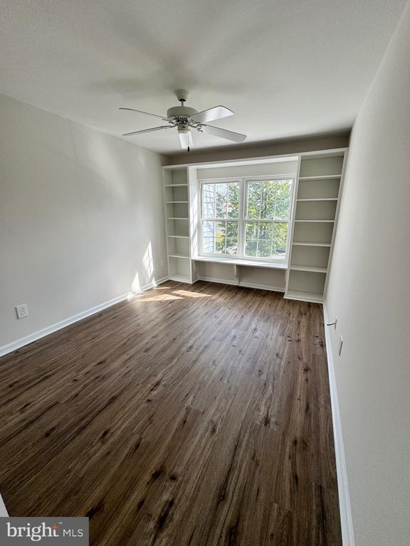 Building Photo - 692 Danbury Ct