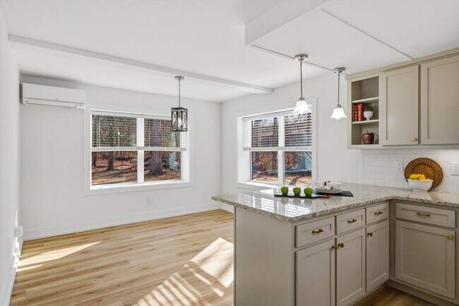 Building Photo - 2113 W Madison Ave