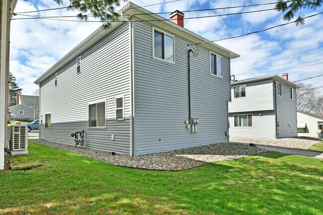 Building Photo - 72-78 S Roanoke