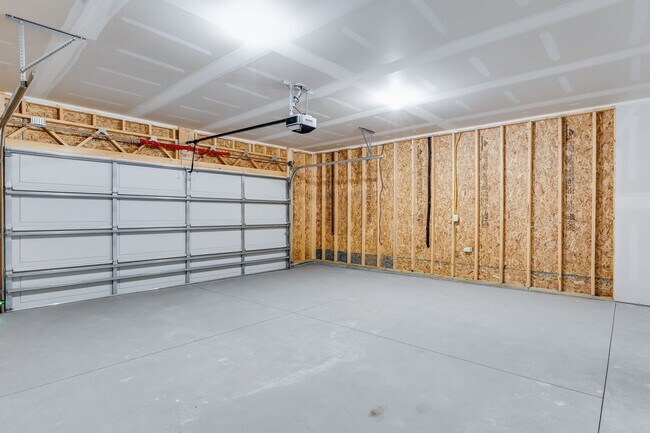 Building Photo - 4834 N Vassar Ave