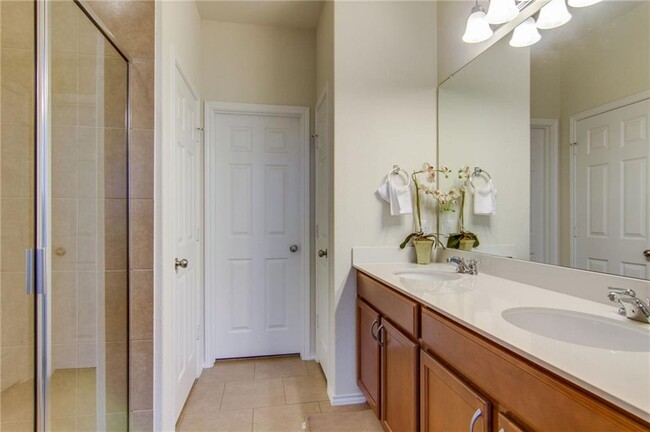 Building Photo - 16009 Hawthorne Heights Trail