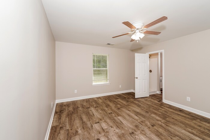 Building Photo - 170 Willowridge Ln
