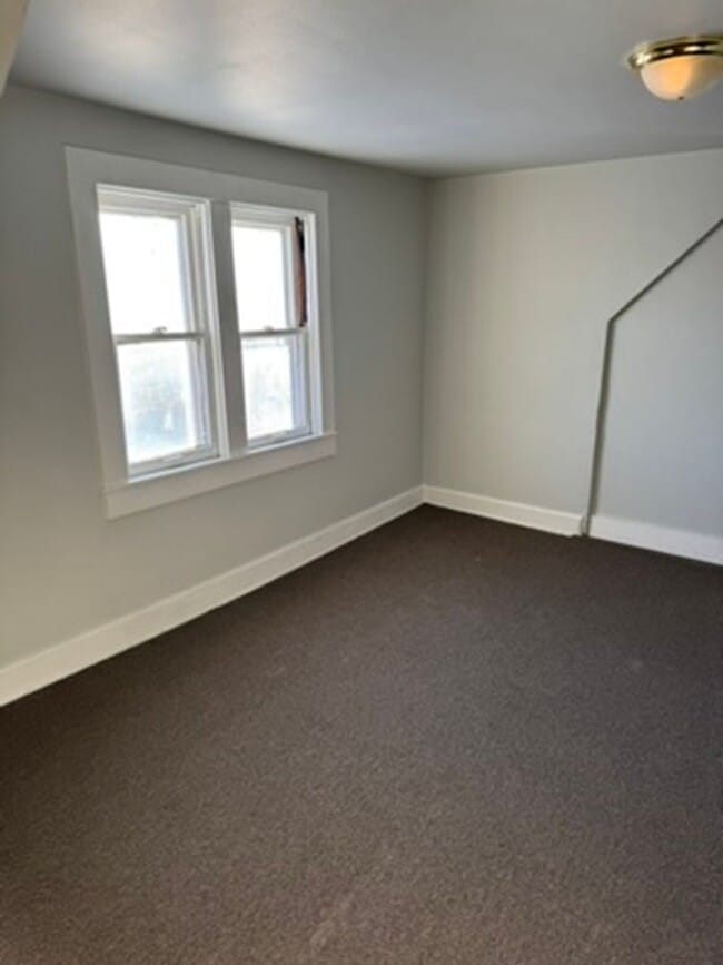 Building Photo - Updated  3-bedroom single family house available NOW!