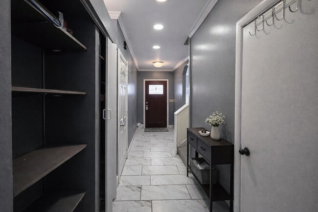 Building Photo - 110 Guilford St