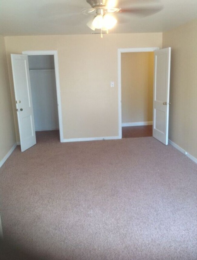 Building Photo - 4 bedroom  Available Aug 2025