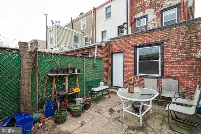 Building Photo - 1722 Blair St