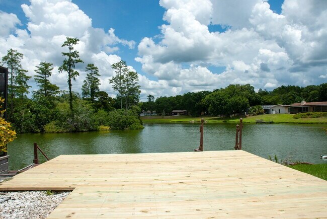 Building Photo - 3/Bedroom 3/Bath Tarpon Springs Home