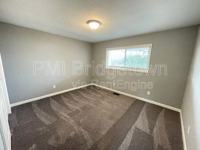 Building Photo - 15300 SE Lee Ave