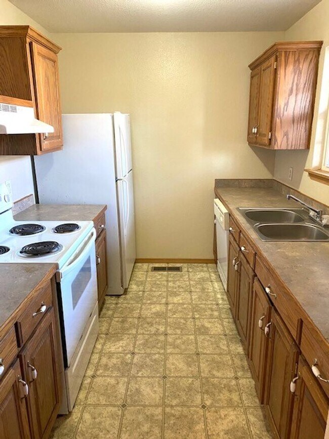 Building Photo - Nice 2BR/2BA near MSSU campus! (downstairs...
