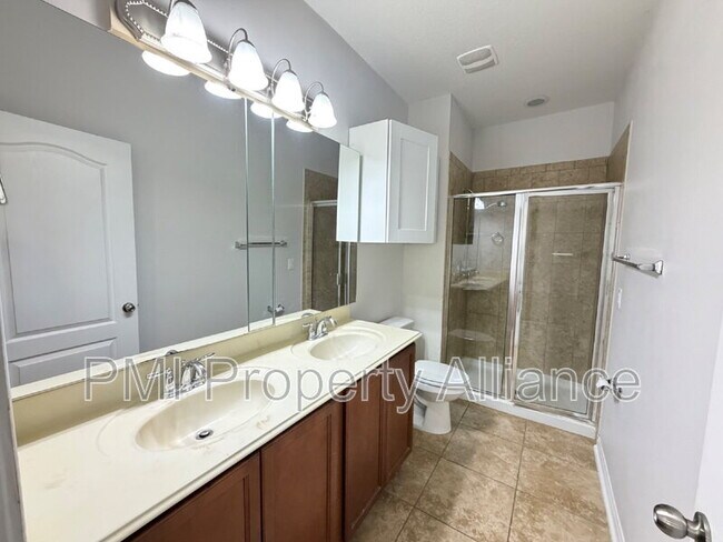 Building Photo - 12875 Emersondale Ave
