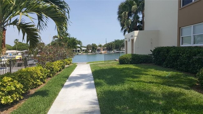 Building Photo - 7420 Bay Island Dr S
