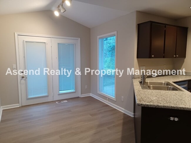 Building Photo - Gorgeous Updated Murrayhill Area 4 Bed on ...