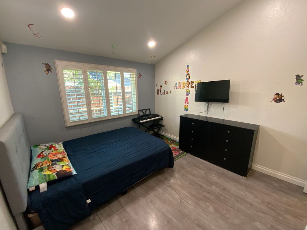 Building Photo - 610 Parkview Dr