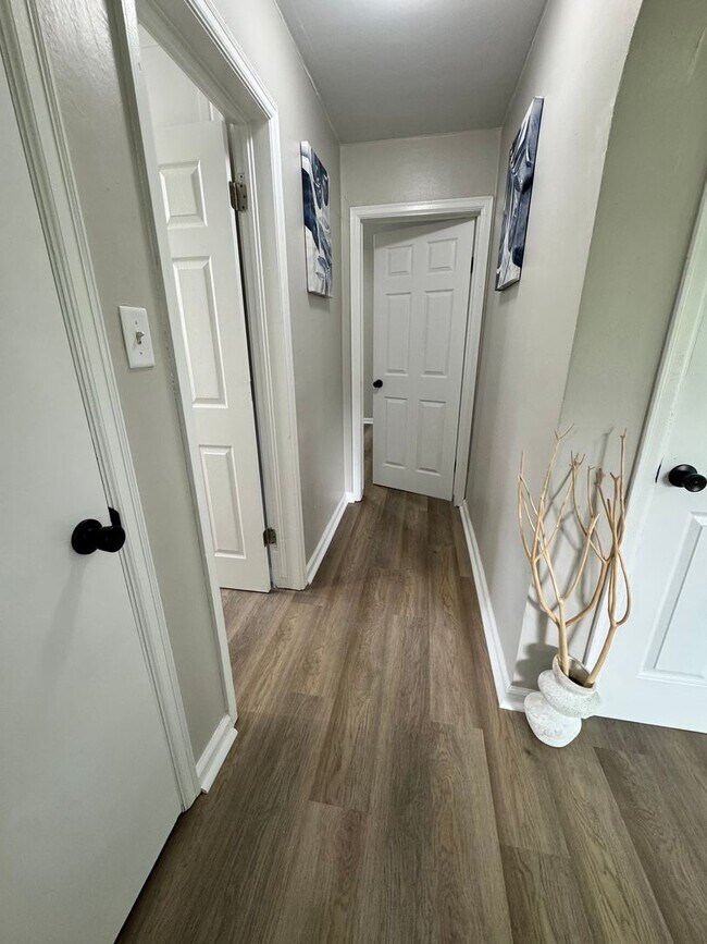 Building Photo - Remodeled 3 bed, 1 bath home for rent in Waterloo
