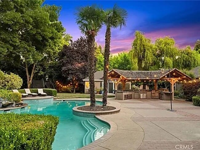 Building Photo - Custom built home with an AMAZING resort l...