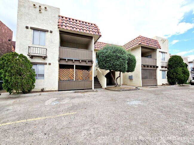 Building Photo - 5357 Del Gado Dr