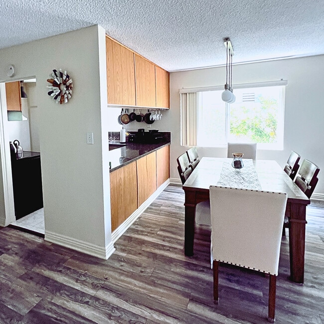 Building Photo - Hermosa Palm Haven