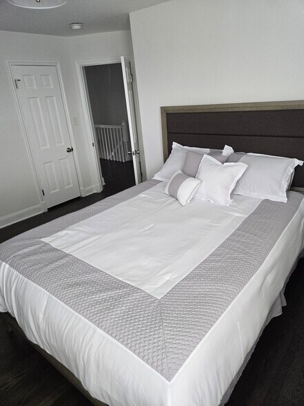 Building Photo - 1511 Woodbourne Ave