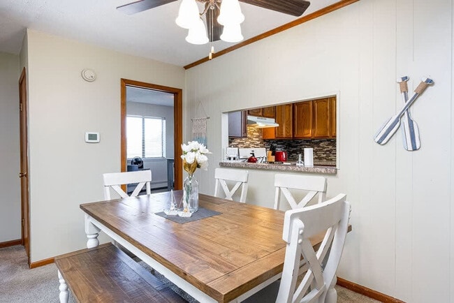 Building Photo - 6542 Bella Vista Dr NE