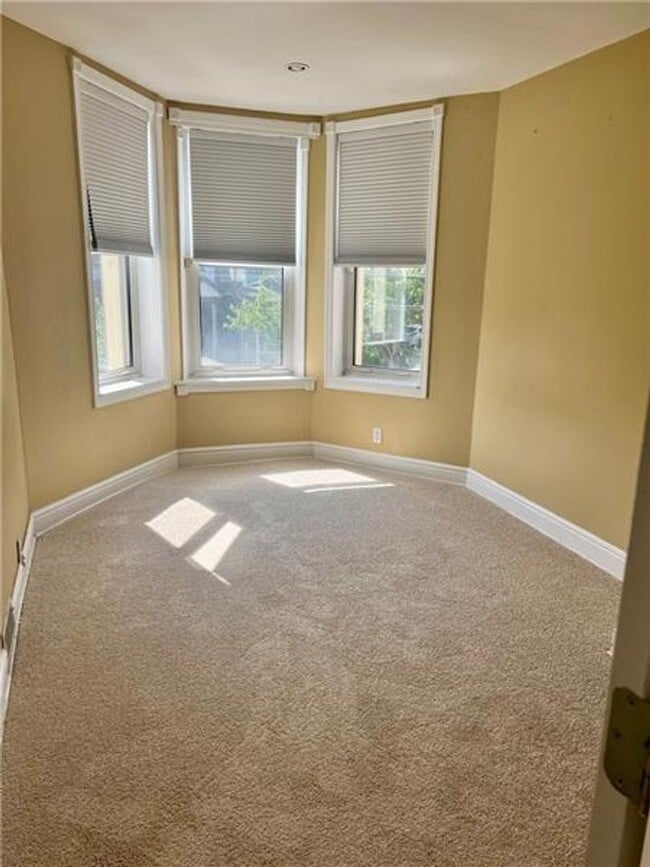 Building Photo - Luxurious 5-Bedroom Rental in the Heart of Shadyside