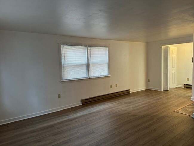 Building Photo - 1st Floor Efficiency For Rent In Harrisbur...