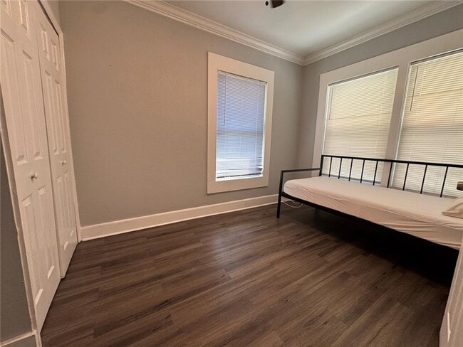 Building Photo - 1571 S Myrtle Ave