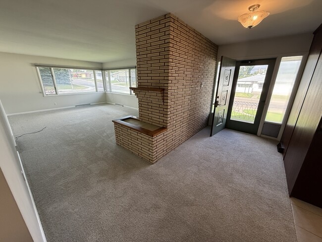 Building Photo - 3201 7th Ave S